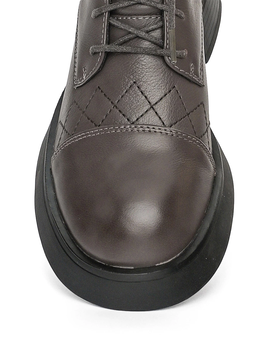 Темно-серые ботинки с узорной строчкой